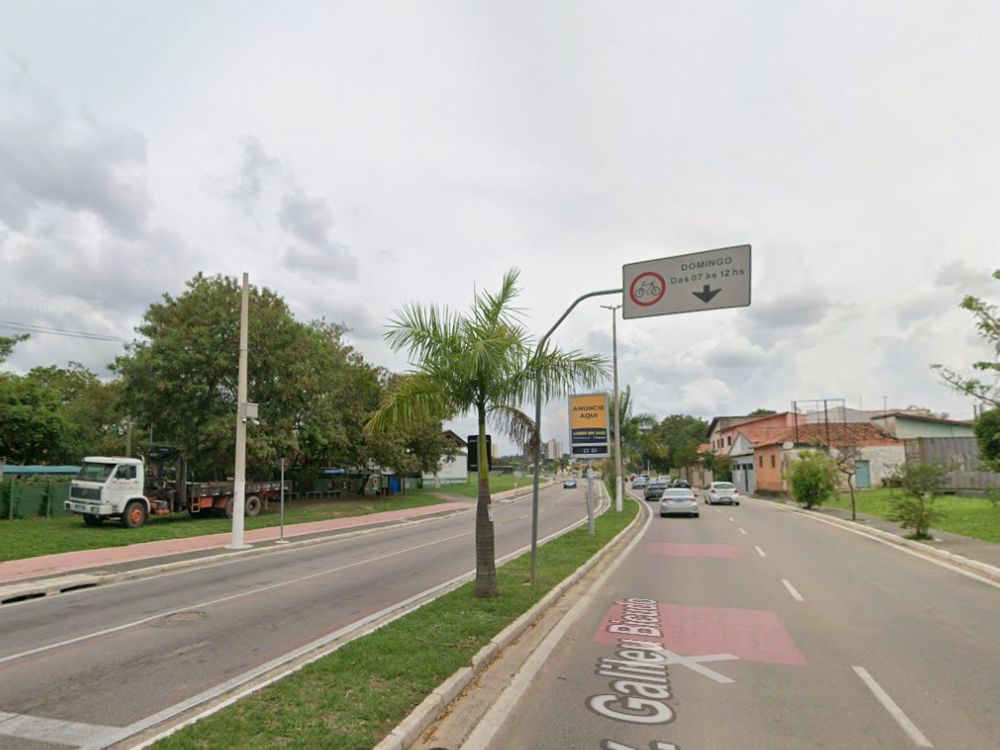 Avenida arborizada com ciclovia e infraestrutura urbana em uma das Cidades com qualidade de vida do interior de São Paulo
