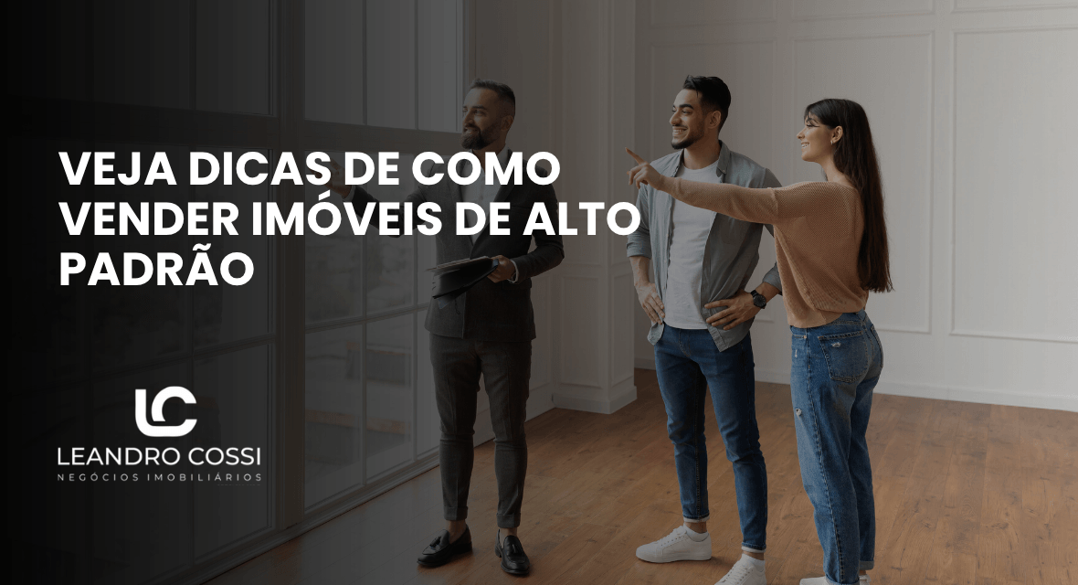 Arte de capa com corretor apresentando imóvel para casal e destaque para dicas de como vender imóveis de alto padrão.